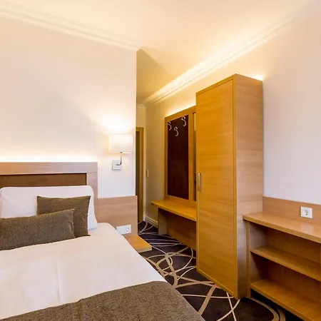 Lang Hotel 3*